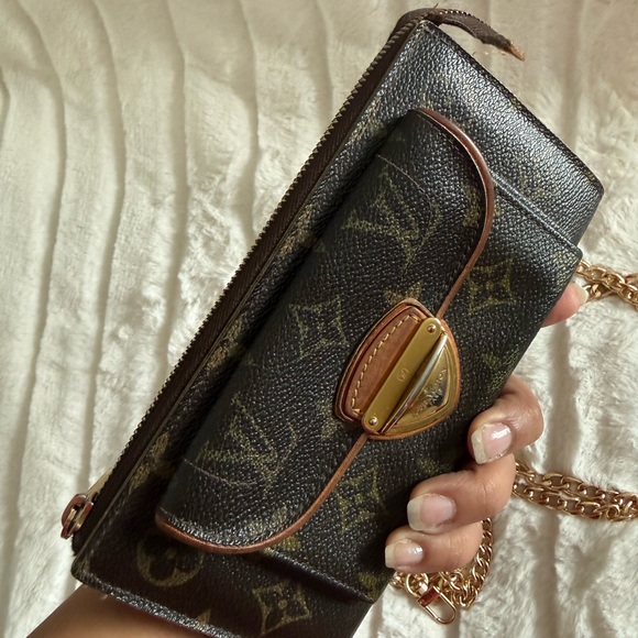 Louis Vuitton wallet/crossbody with 2 chains - Picture 13 of 15